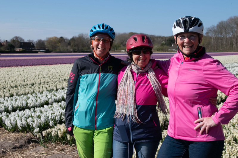gasten bij de tulpenvelden