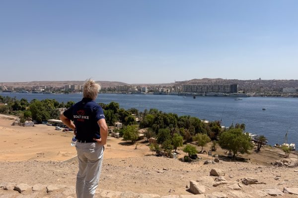 Blik op de Nijl naar Aswan stad
