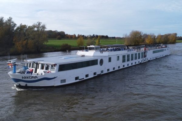 De Arkona aan het varen